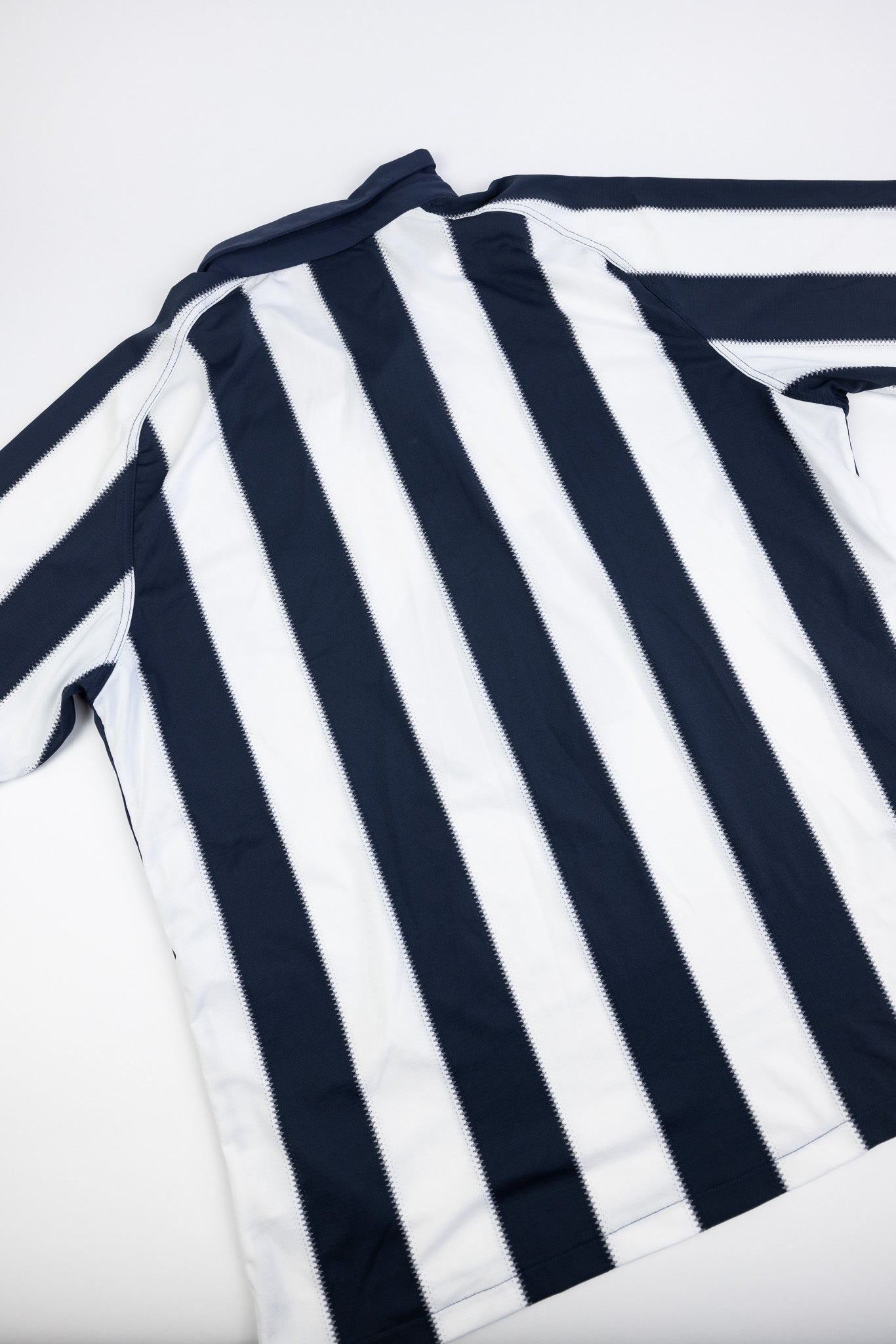 West Brom 2010-11 Football Shirt (XL)