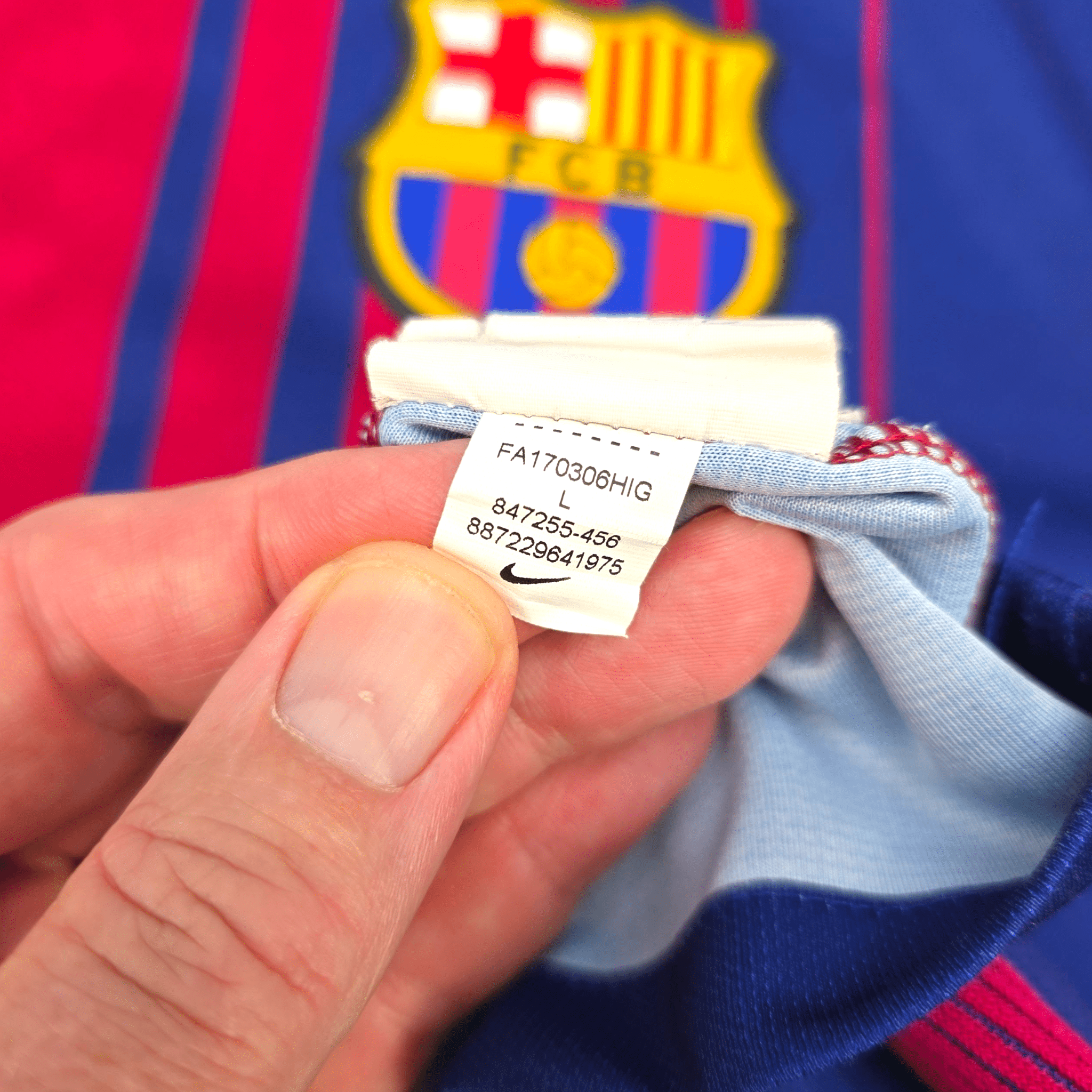 2017/18 Barcelona Home Football Shirt (M) Nike #8 Iniesta