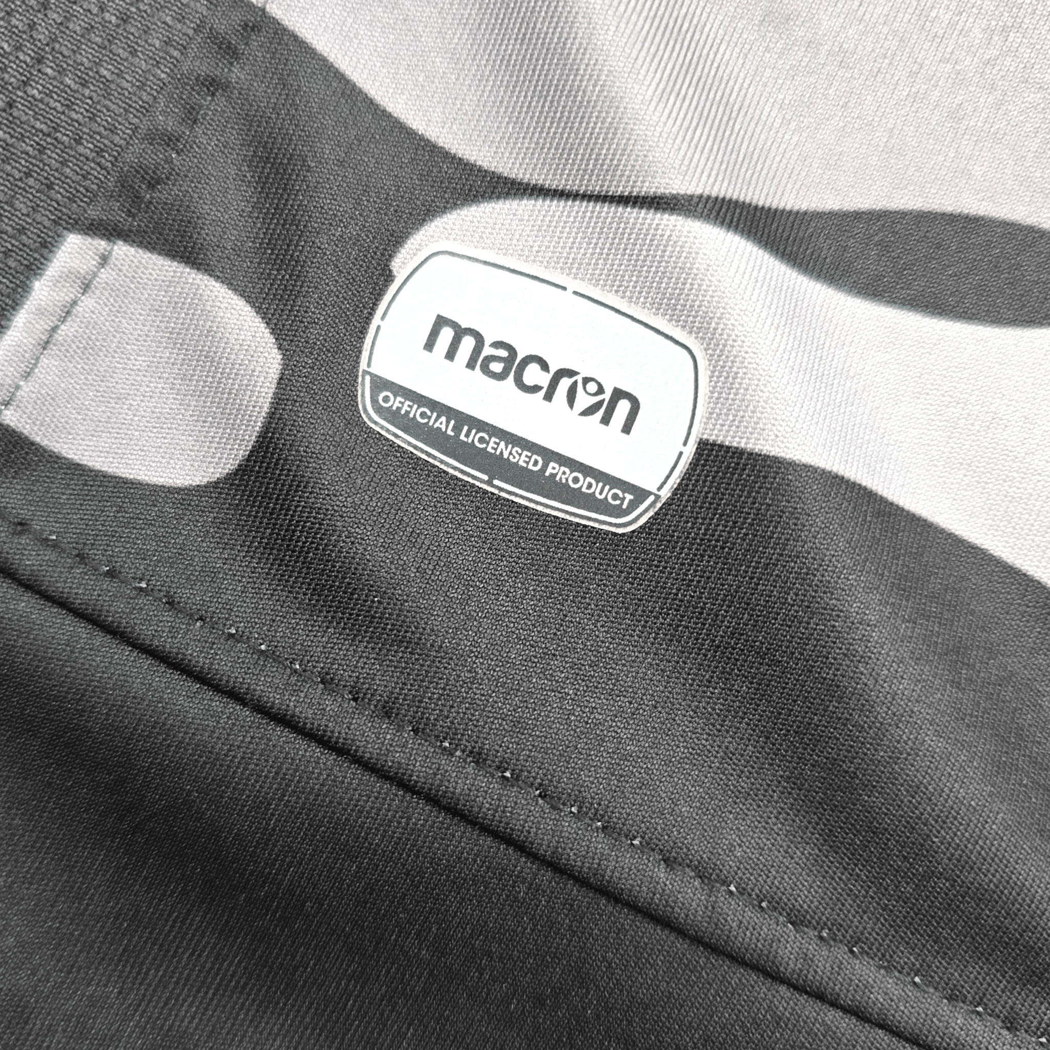 2018/19 Colchester United Away Shirt (M) Macron - Original
