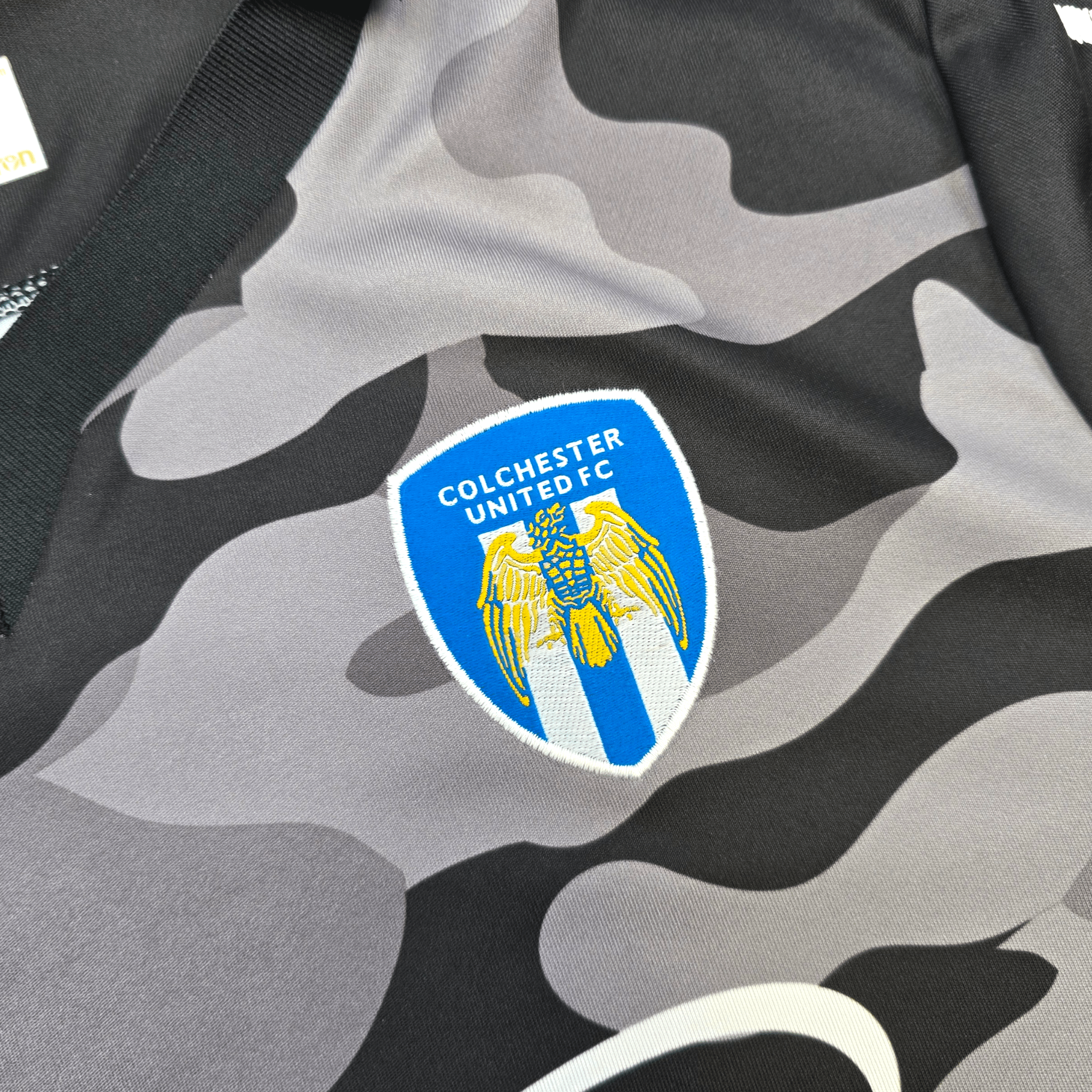 2018/19 Colchester United Away Shirt (M) Macron - Original