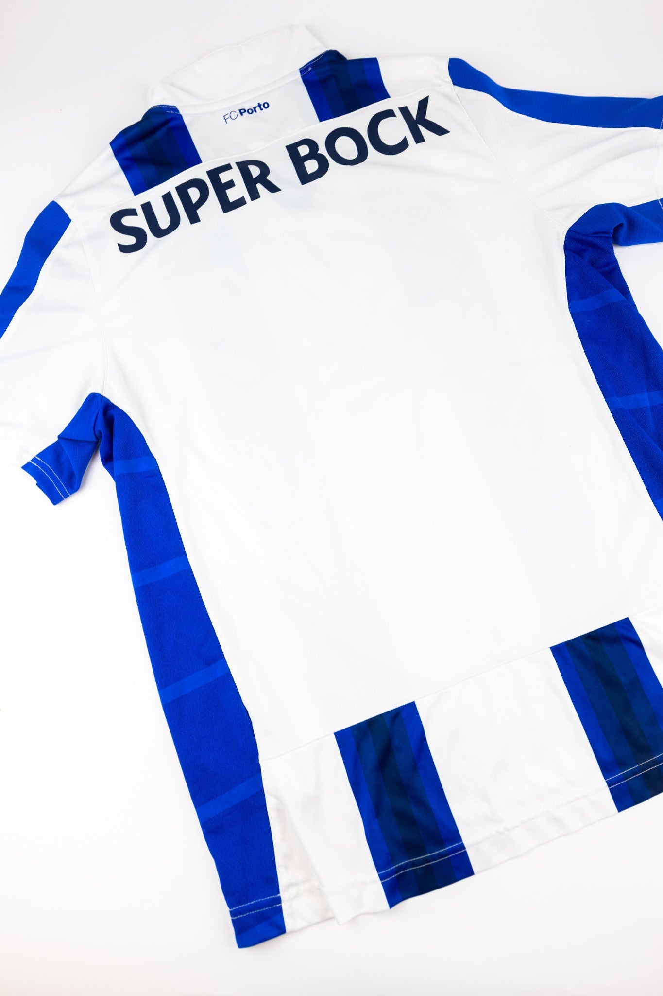 FC Porto 2016-17 Football Shirt (Medium)