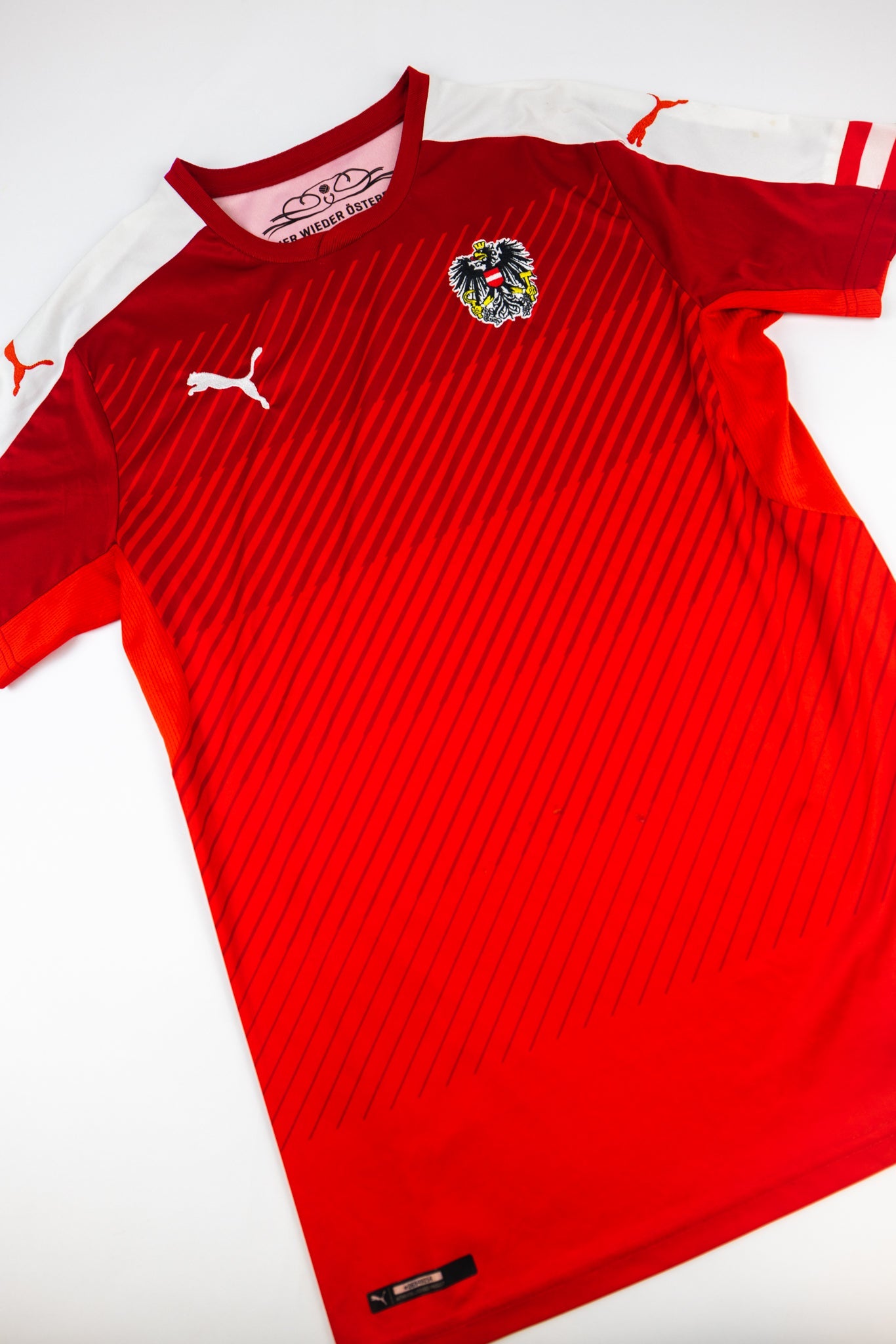 Austria 2016-17 Football Shirt (Small)