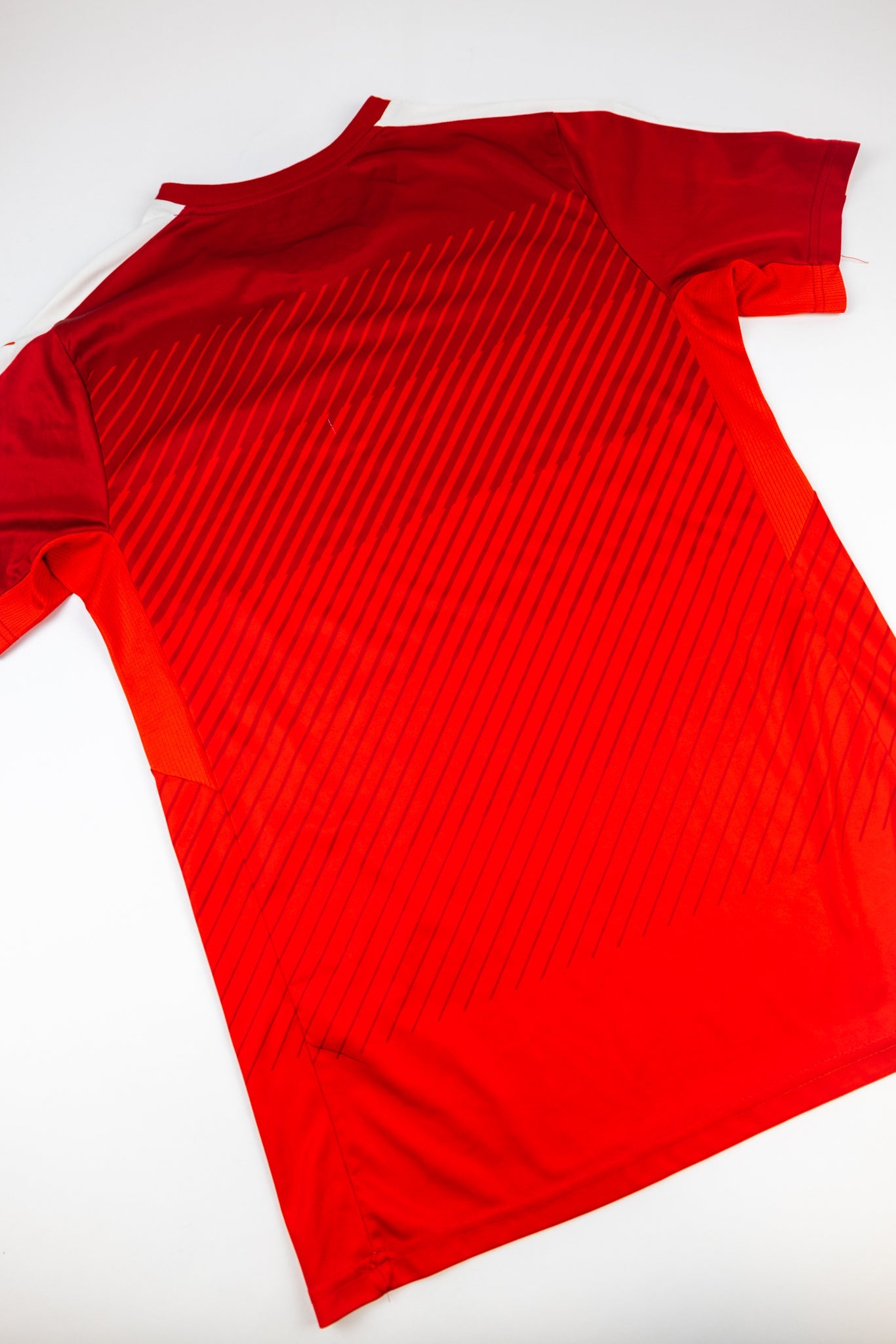 Austria 2016-17 Football Shirt (Small)