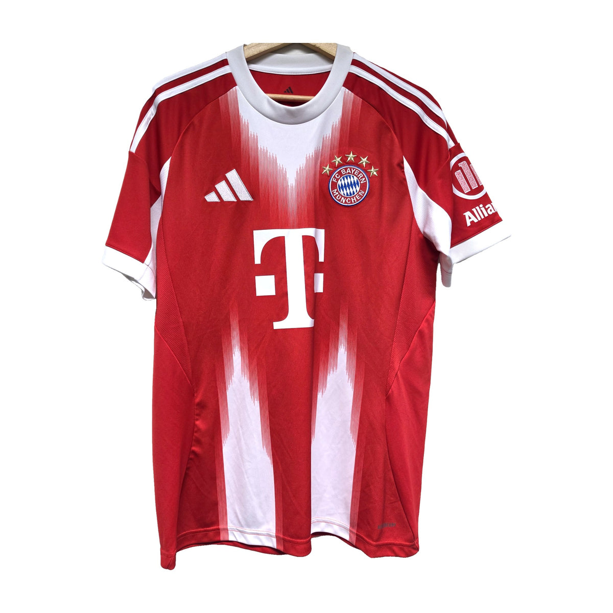 Bayern Munich 2025/26 home shirt, front