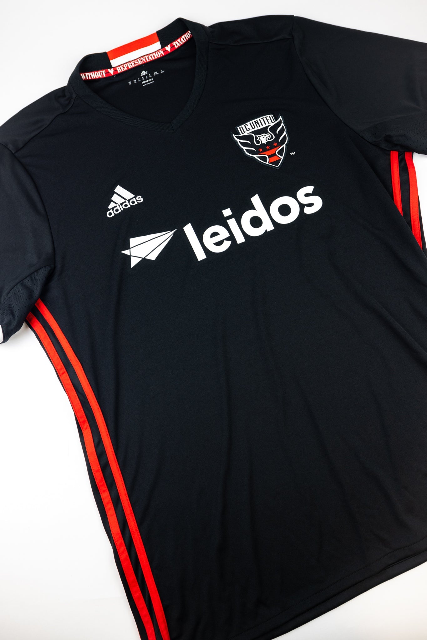 DC United 2016 Football Shirt (XL)