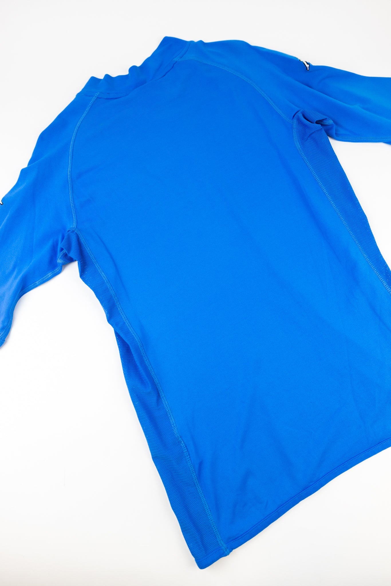Italy 2002 Football Shirt (Medium)