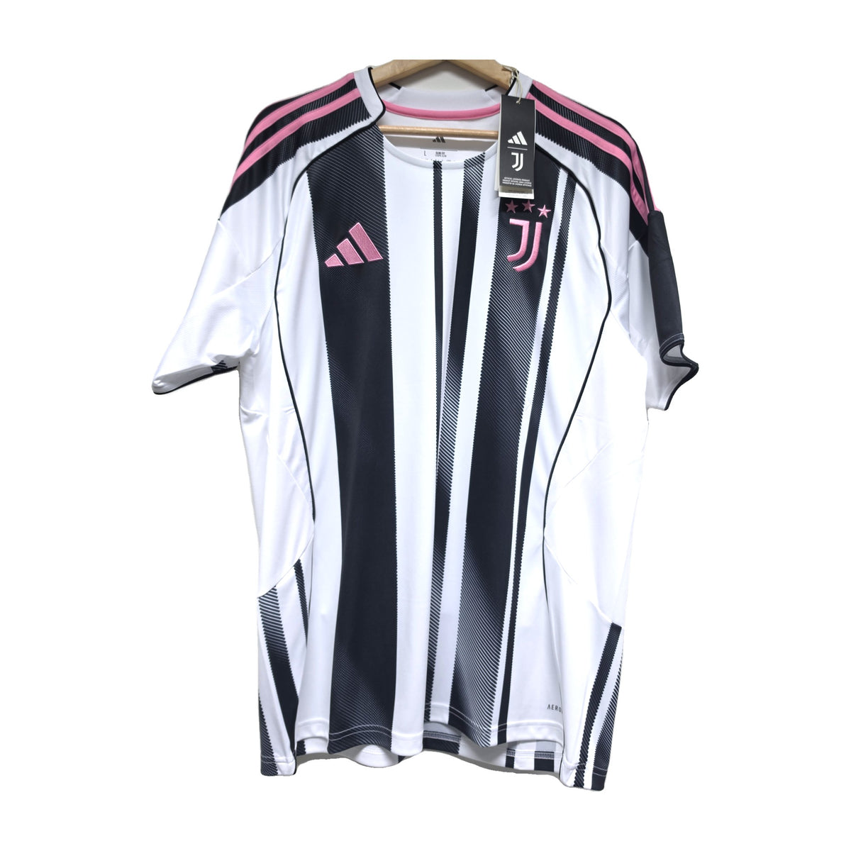 Juventus 2025/26 home shirt, front