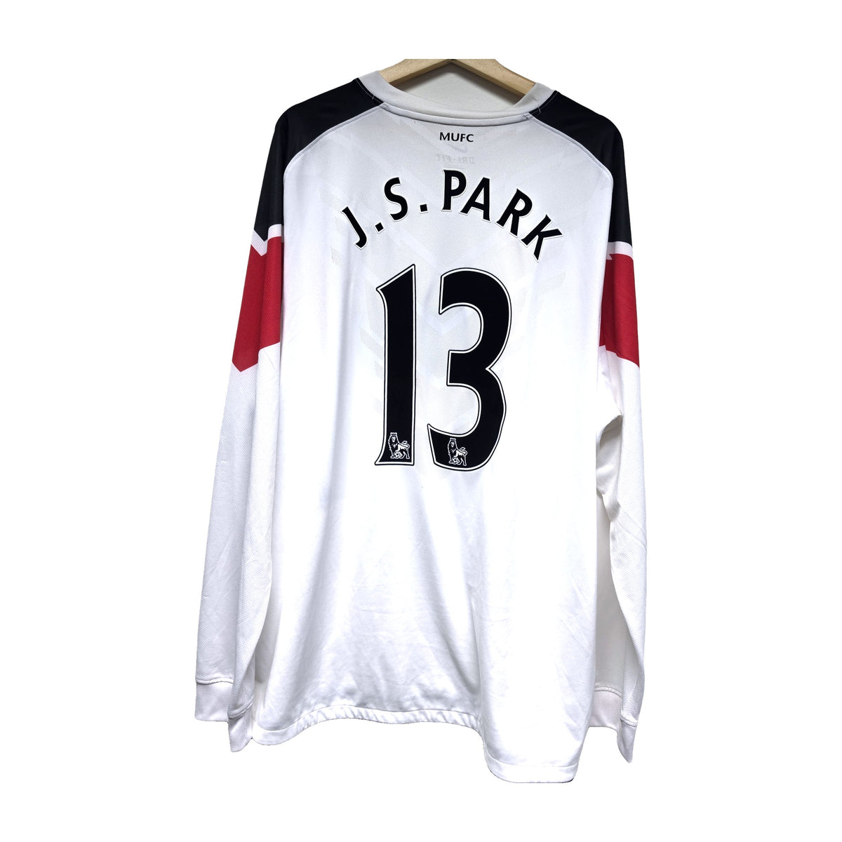 Manchester United 2010/11 away shirt long sleeve, back with J.S. Park 13 print