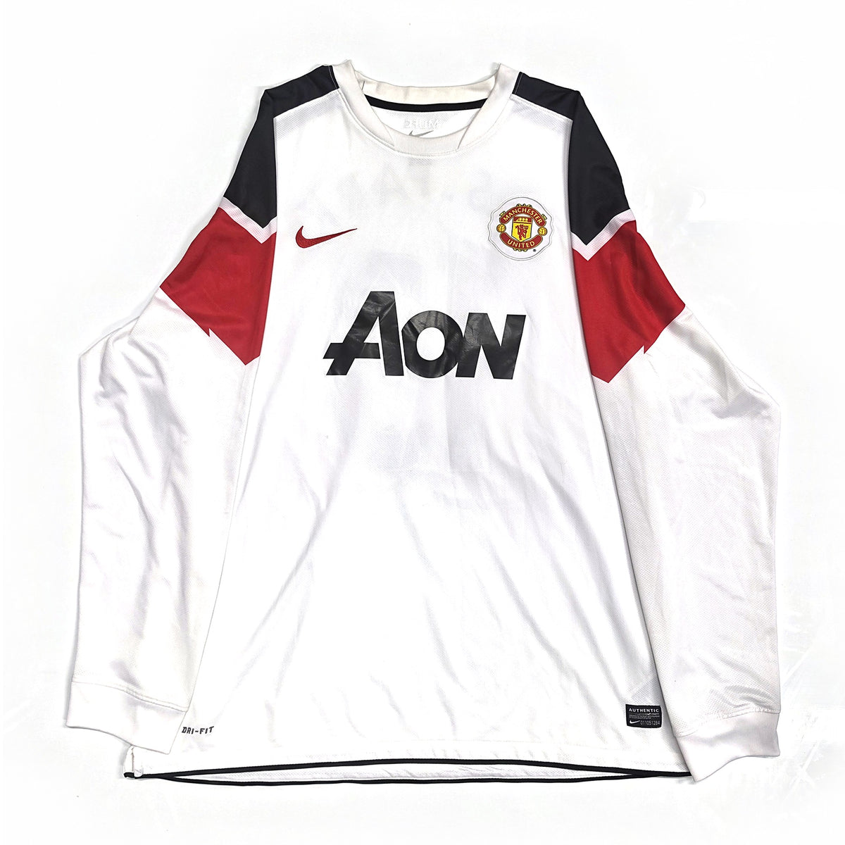 Manchester United 2010/11 away shirt long sleeve, front