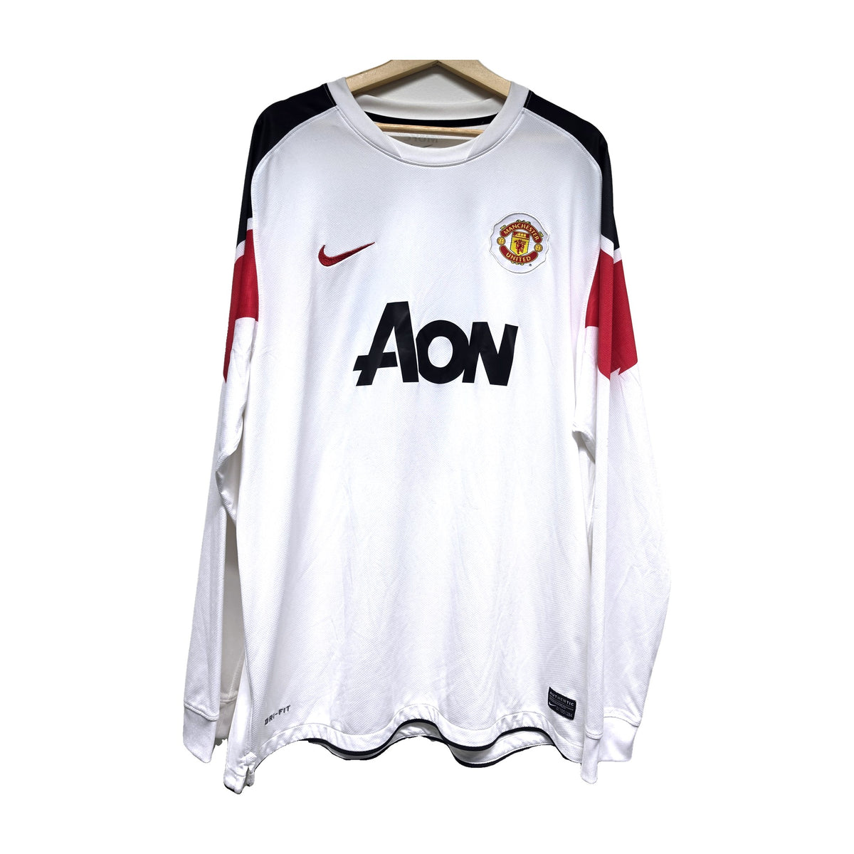 Manchester United 2010/11 away shirt long sleeve, front