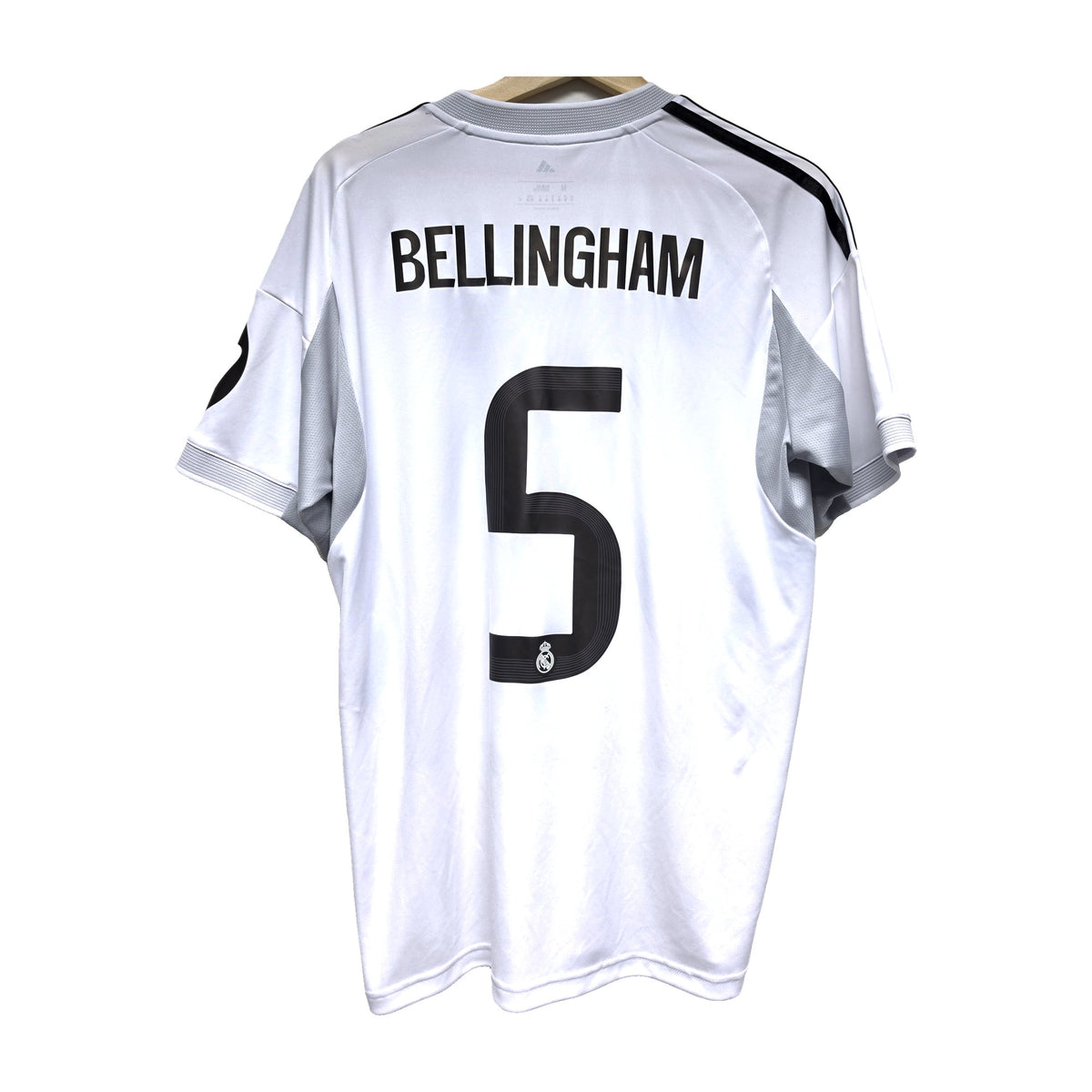 Real Madrid 2025/26 home shirt, back with Bellingham 5 print
